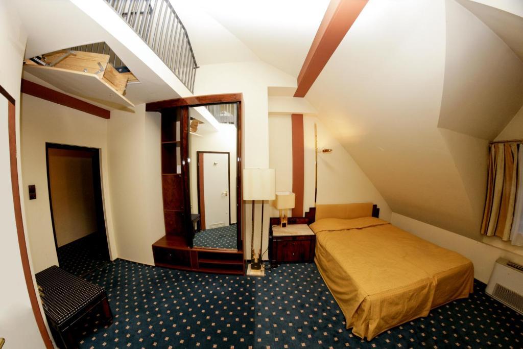 Hotel Podzamcze Tarnów Eksteriør billede