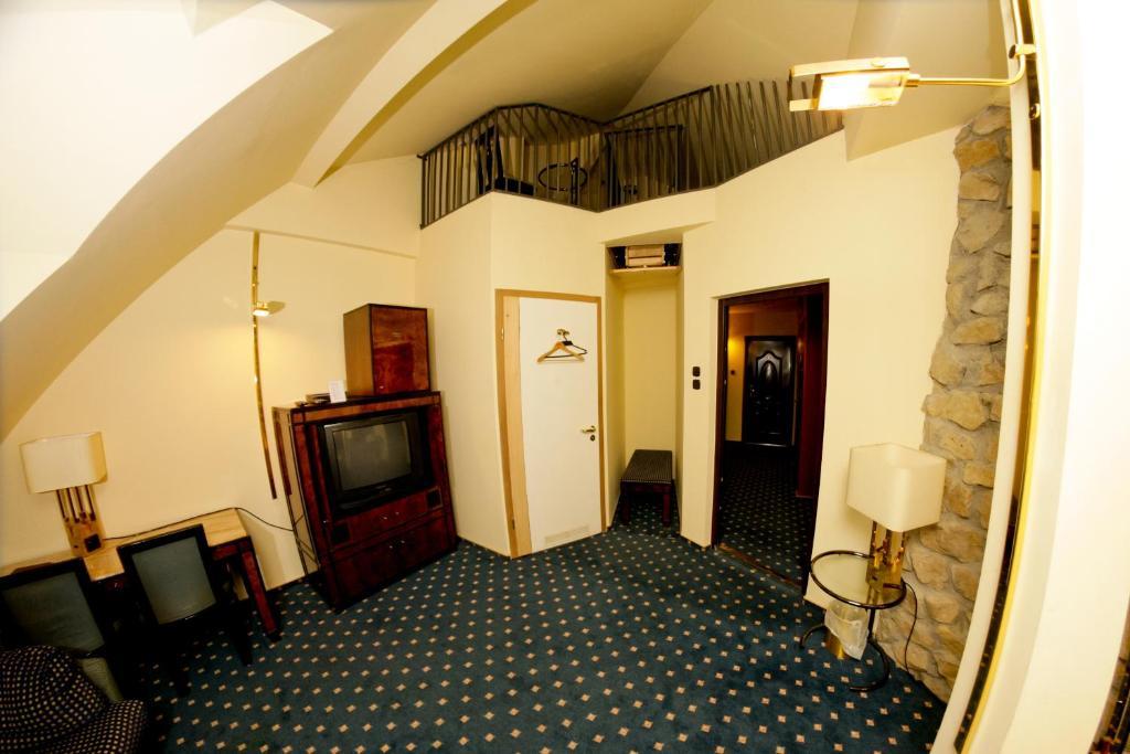 Hotel Podzamcze Tarnów Eksteriør billede