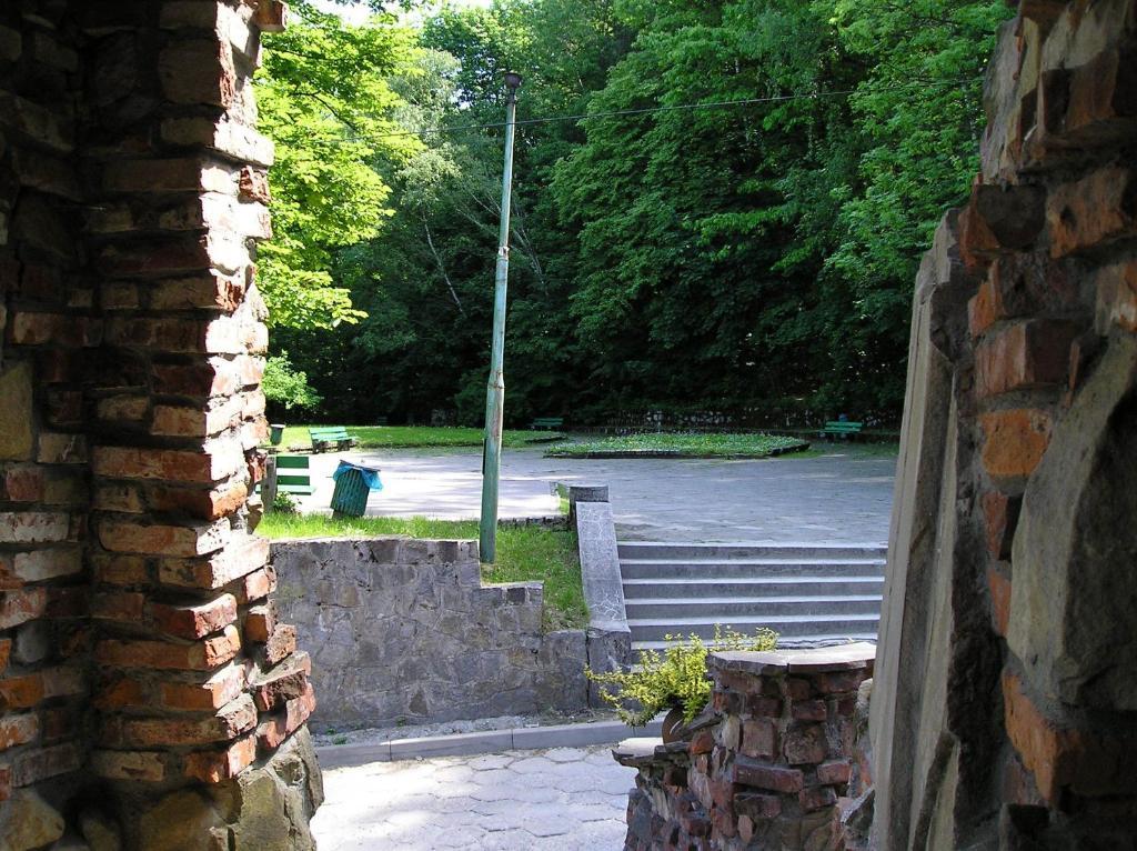 Hotel Podzamcze Tarnów Eksteriør billede