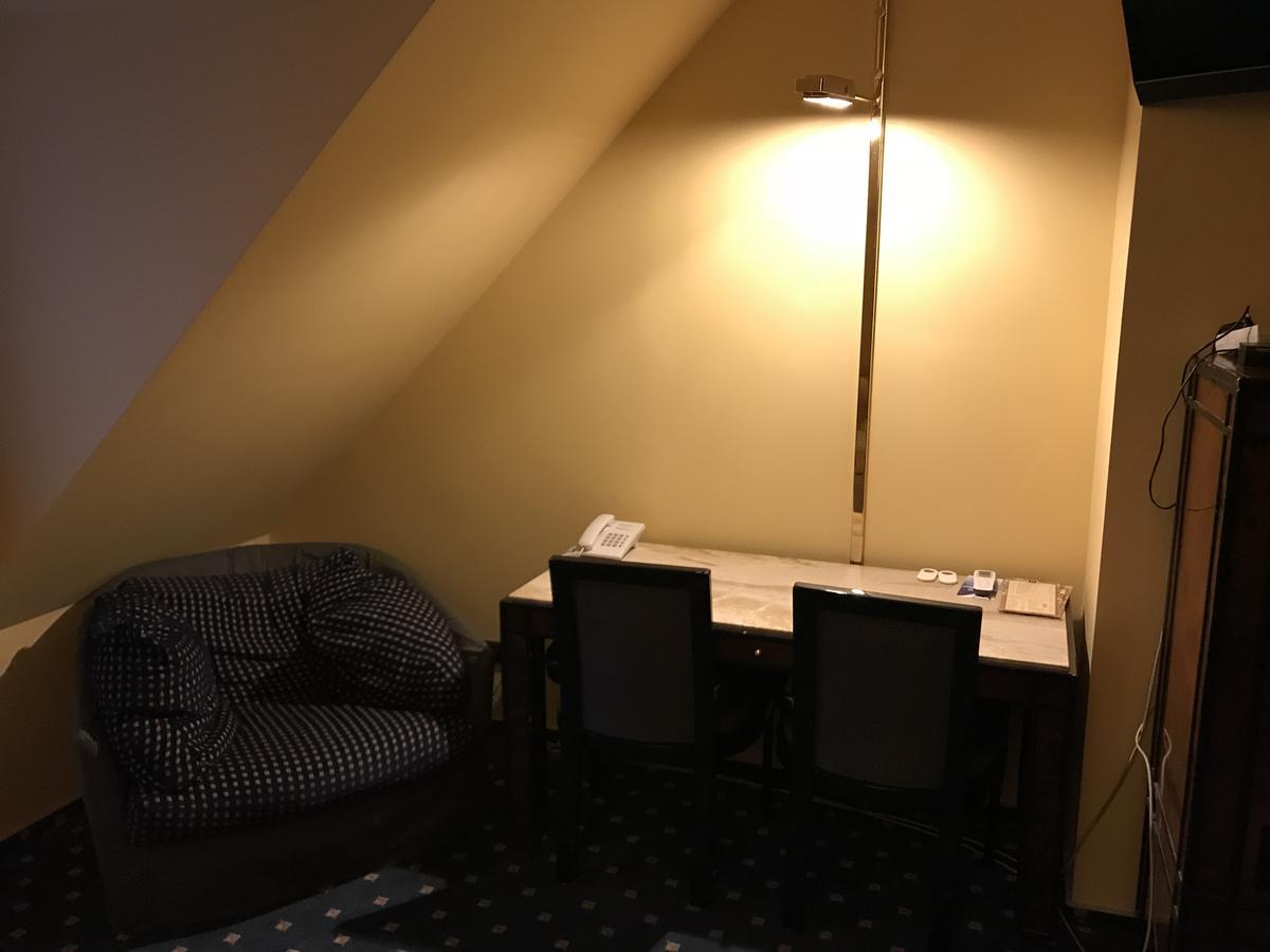 Hotel Podzamcze Tarnów Eksteriør billede