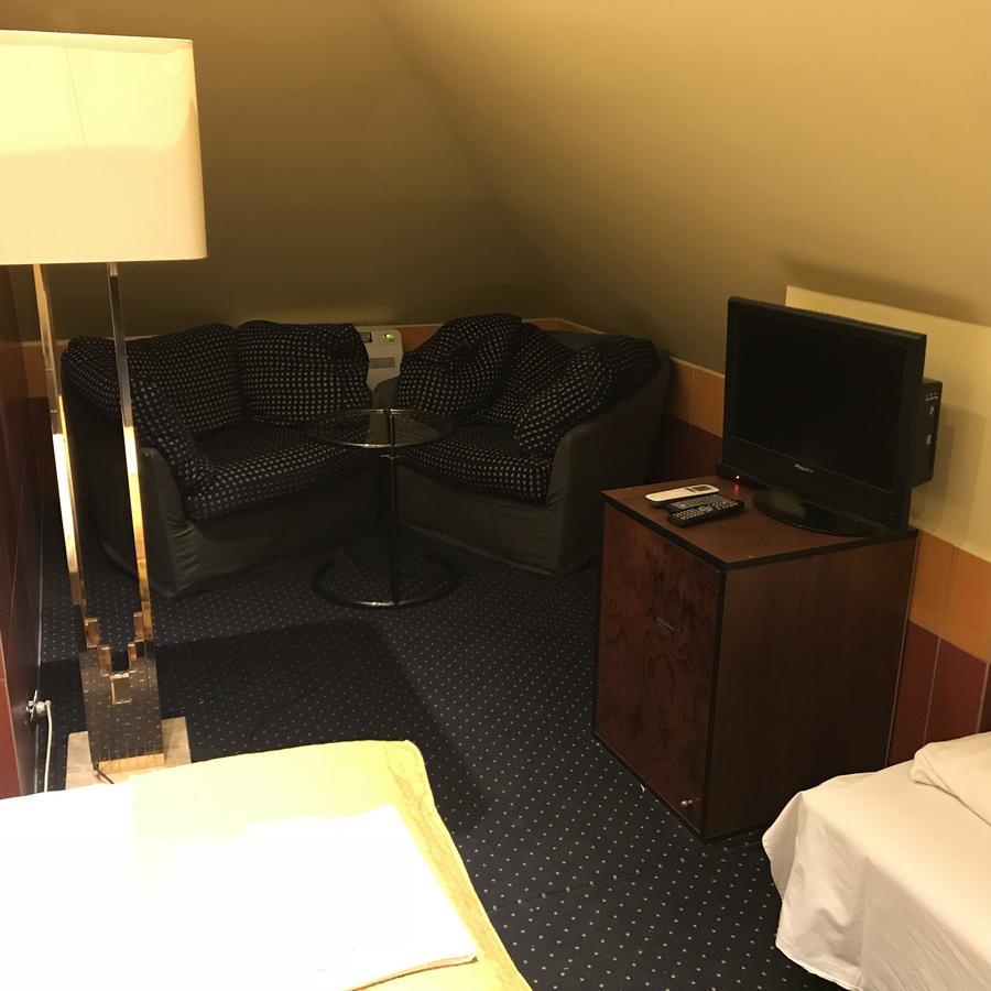 Hotel Podzamcze Tarnów Eksteriør billede
