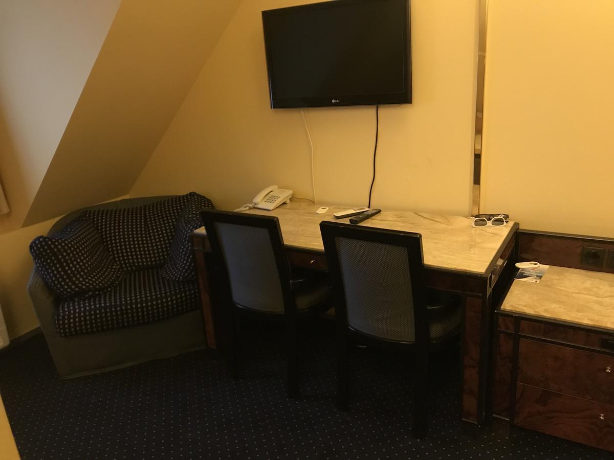 Hotel Podzamcze Tarnów Eksteriør billede