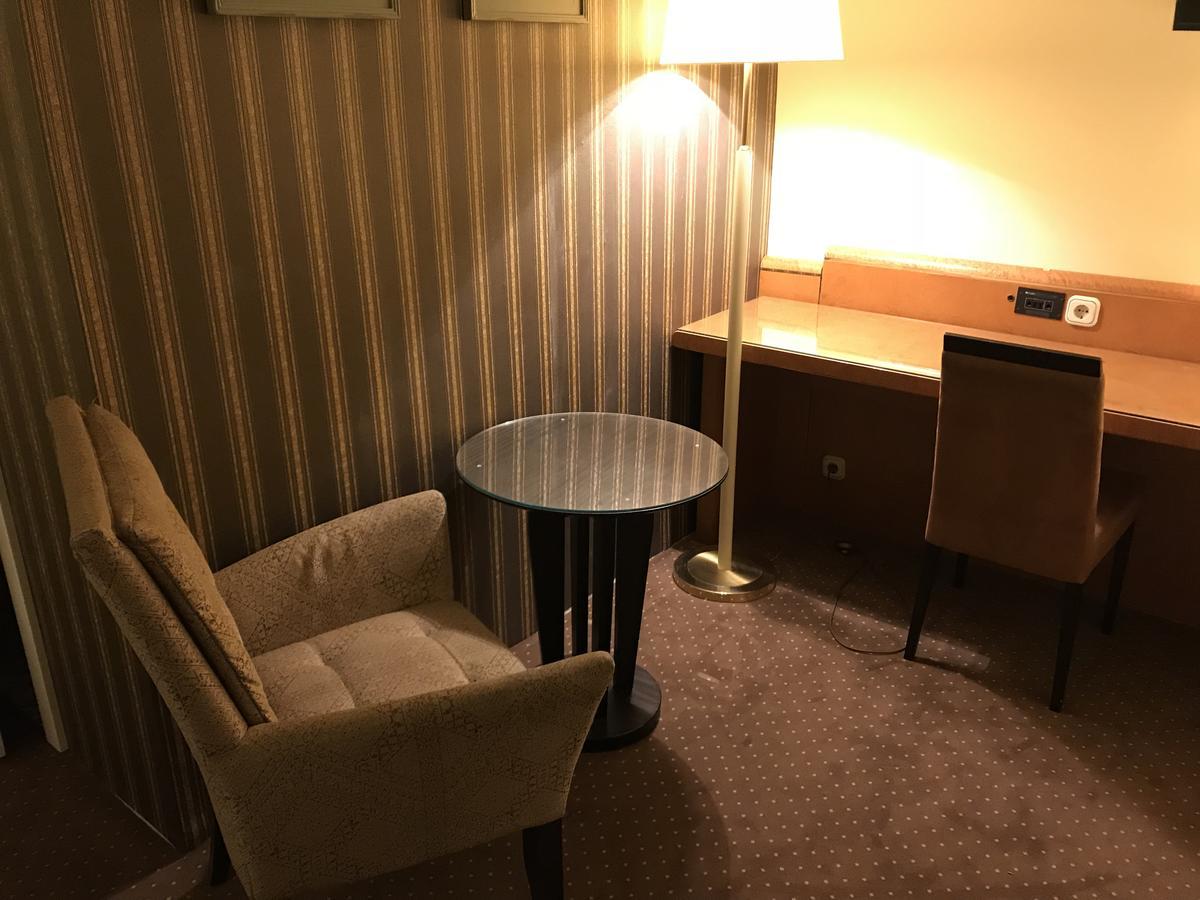 Hotel Podzamcze Tarnów Eksteriør billede
