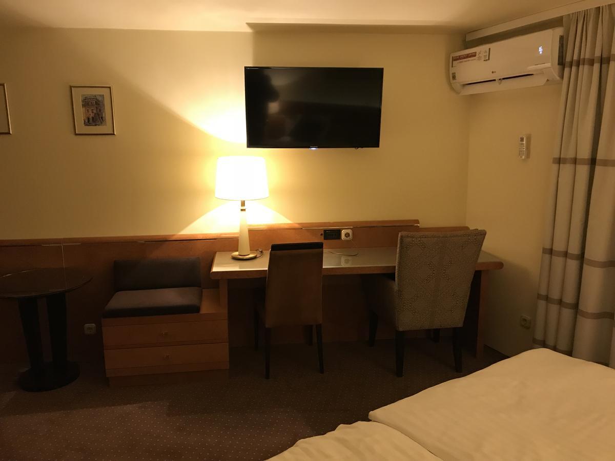 Hotel Podzamcze Tarnów Eksteriør billede