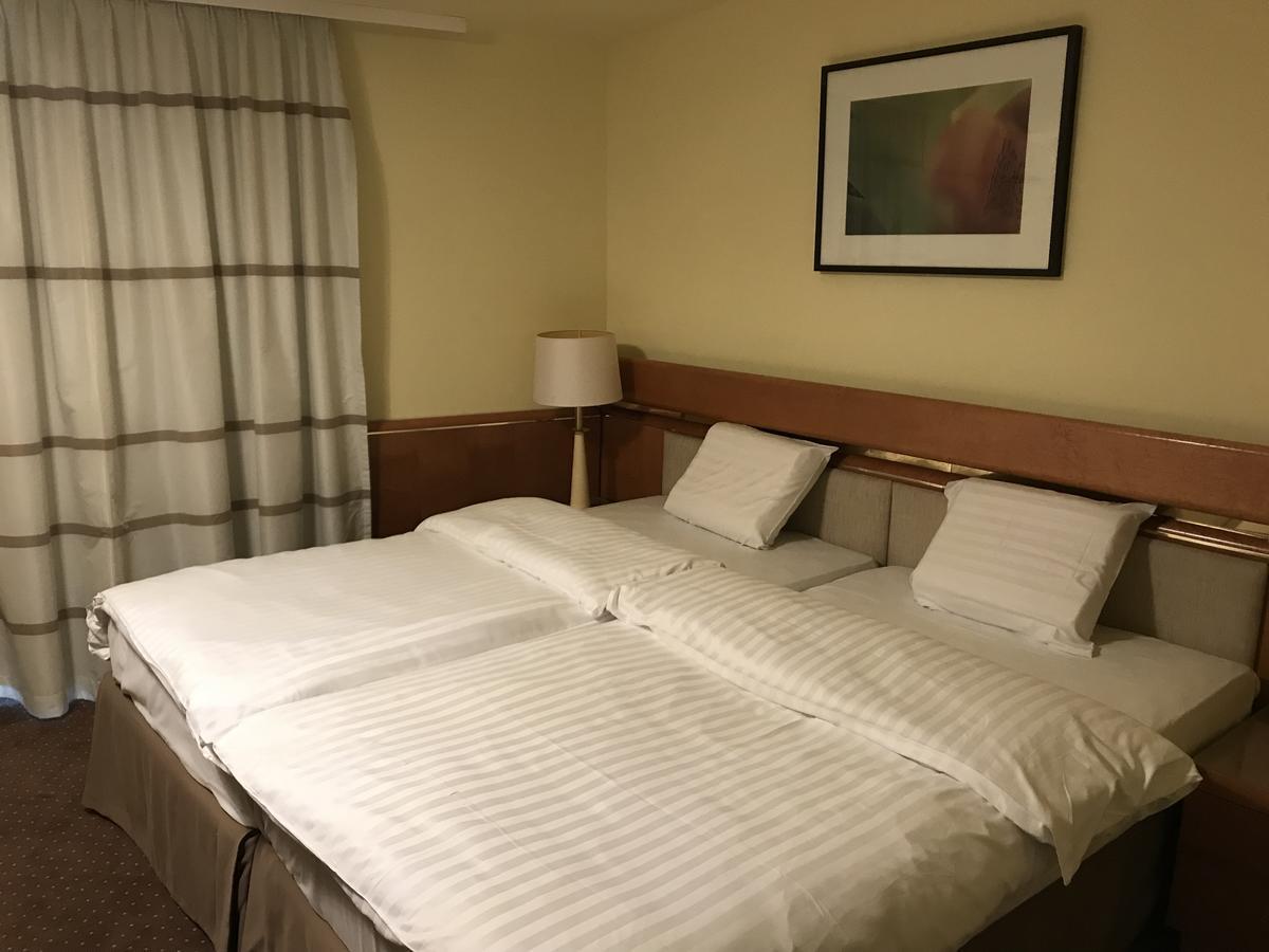 Hotel Podzamcze Tarnów Eksteriør billede